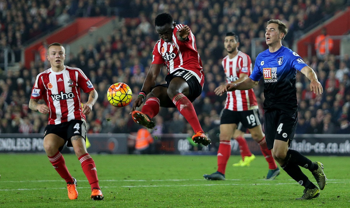 更是在赛场 更是在赛场